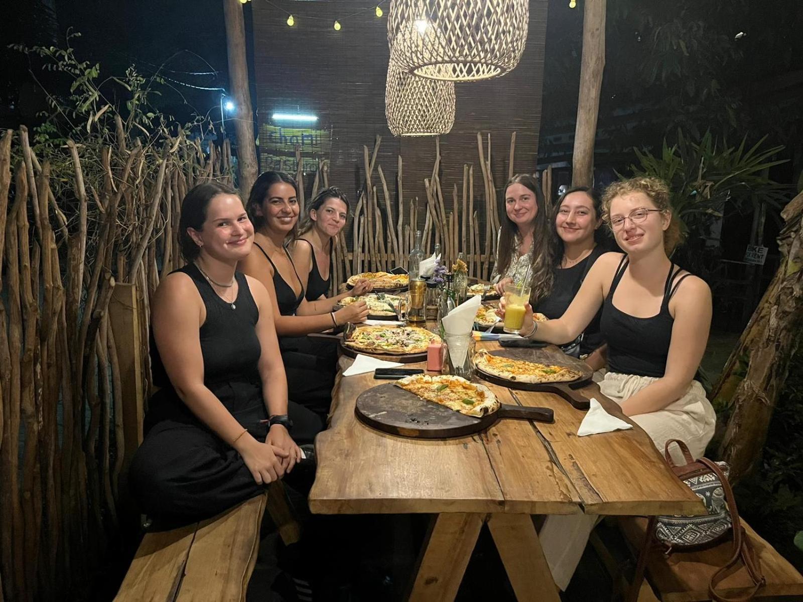Cycling Backpacker Hostel & Cafe Unawatuna Exterior foto