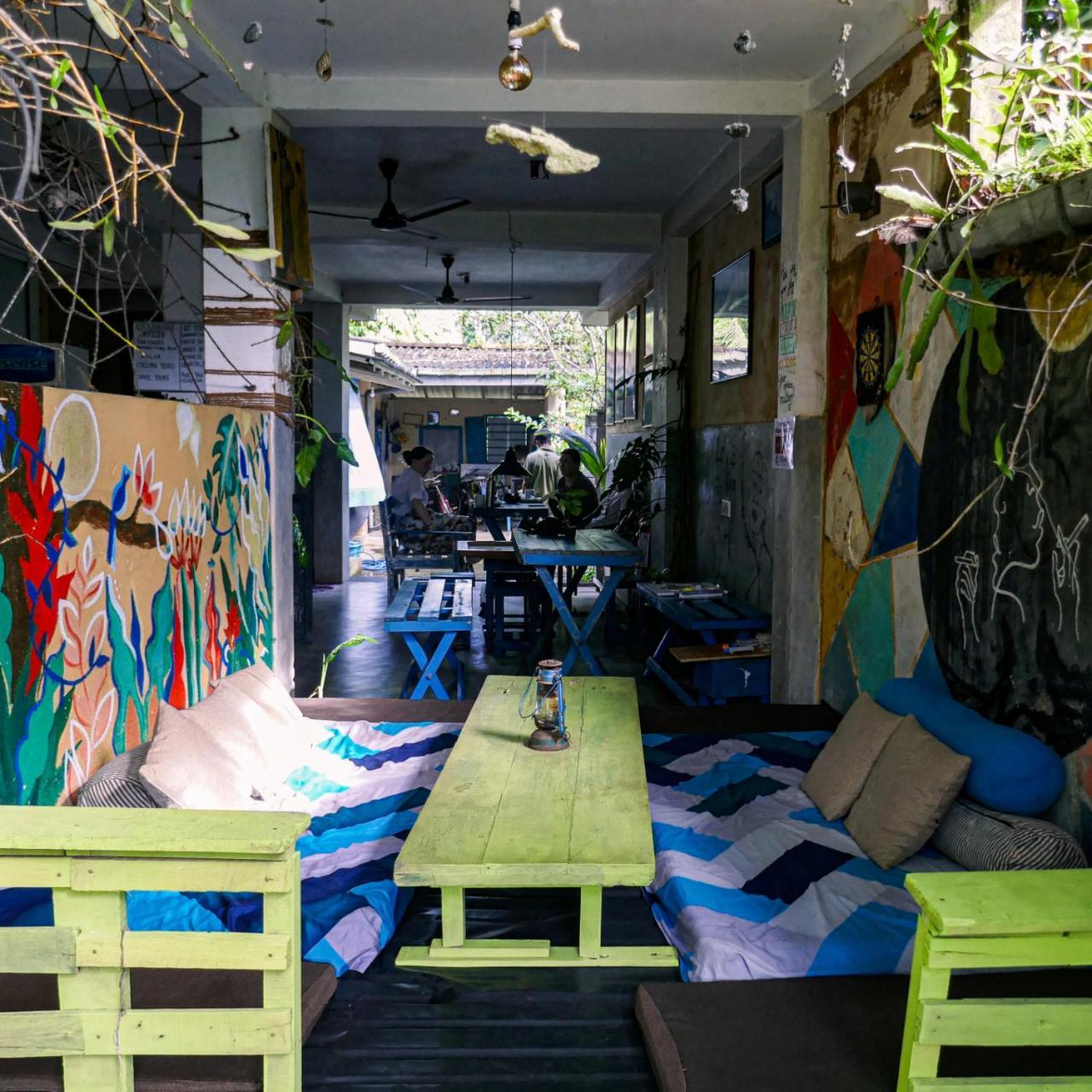 Cycling Backpacker Hostel & Cafe Unawatuna Exterior foto