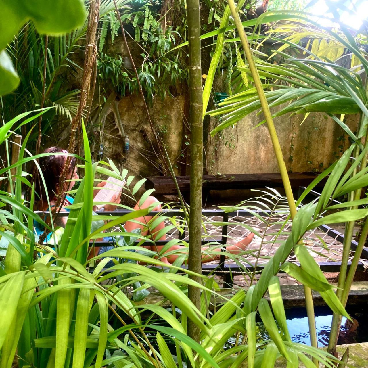 Cycling Backpacker Hostel & Cafe Unawatuna Exterior foto