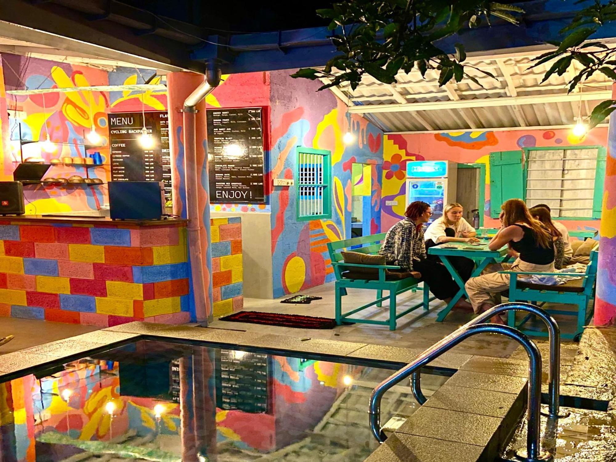 Cycling Backpacker Hostel & Cafe Unawatuna Exterior foto