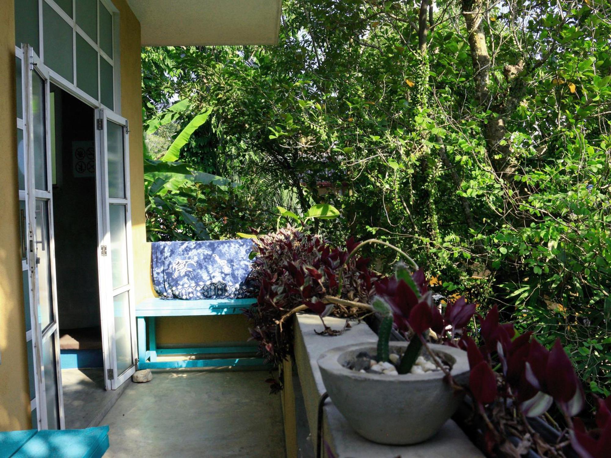 Cycling Backpacker Hostel & Cafe Unawatuna Exterior foto